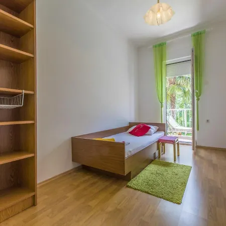Slavek Apartment Dramalj